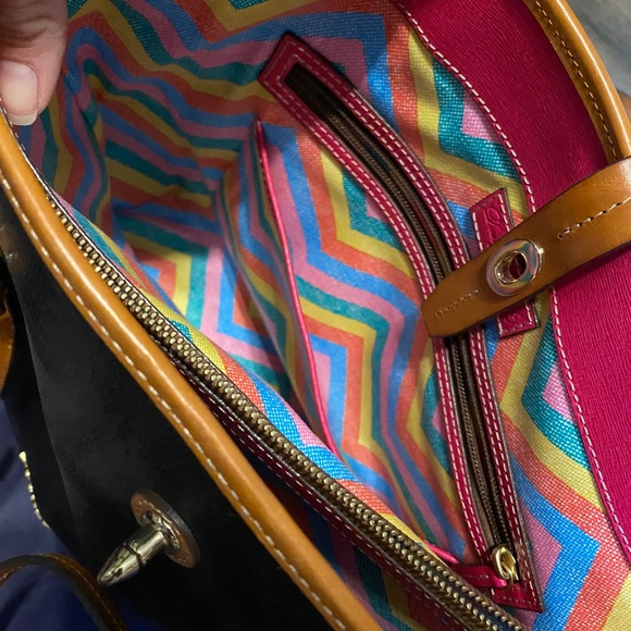 Dooney & Bourke - Picture 5 of 5